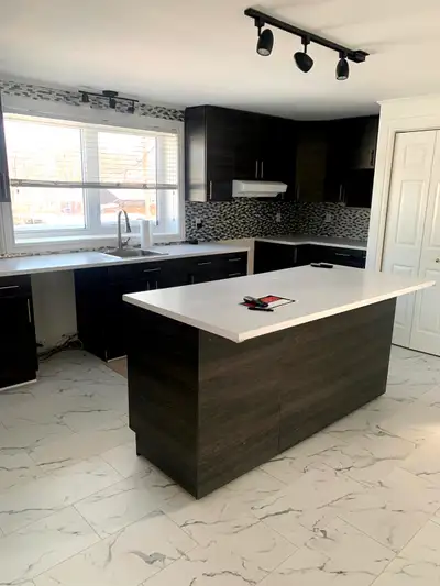 Libre immédiatement. Situé au 368 51e rue Ouest Charlesbourg. Beau grand 4½ lumineux avec salle à dî...