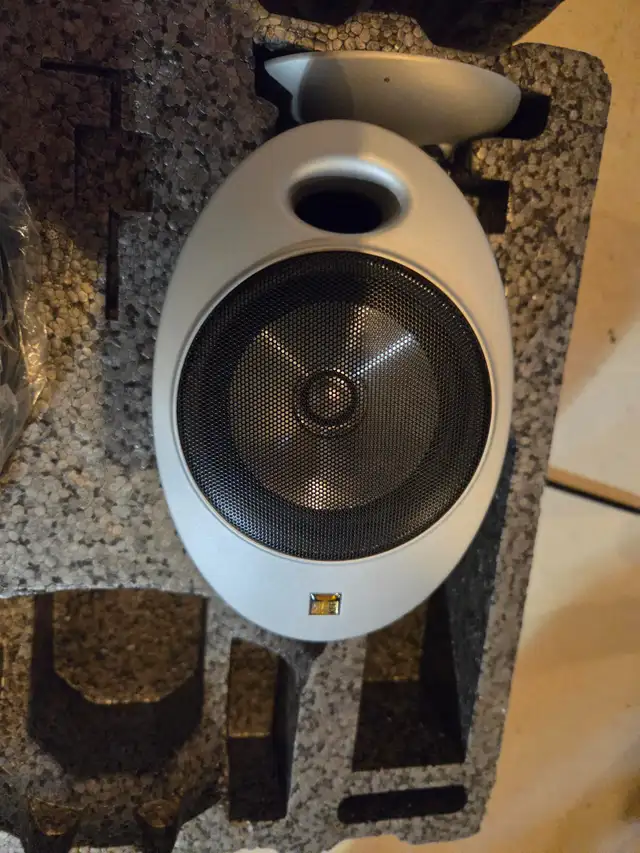 Kef Satellite Speakers kef hts2001 in Speakers in Markham / York Region - Image 3