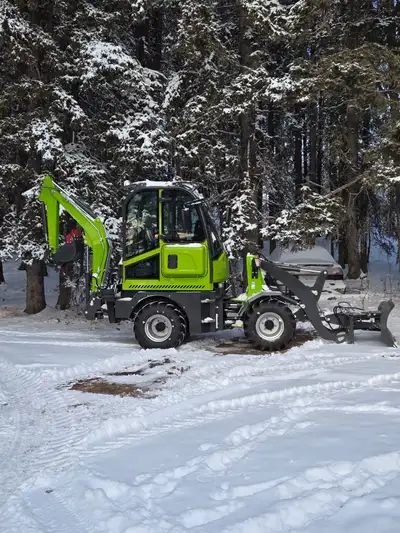 Selling brand new Mini loader with backhoe, this unit come with a enclosed cab it has heat and AC. C...