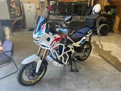 2025 Honda Africa twin Adventure sport Honda Warranty expired may 5 2026 Safetied Garda crash bars G...