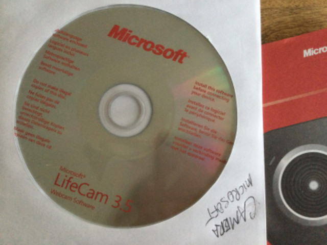 Camera web Microsoft webcam 3.5 avec CD dans Souris, claviers et webcaméras  à Ville de Québec - Image 2