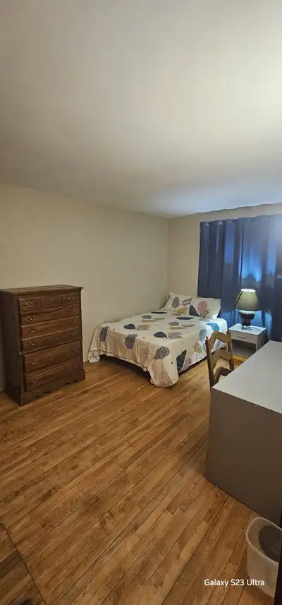 Grand Master Bedroom Nrth of Wolseley UofW/HSC/ PoloP Now / JULY