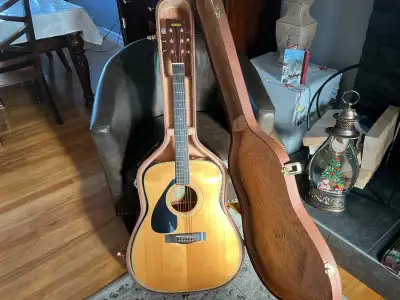 Left-handed Yamaha Guitar, View more