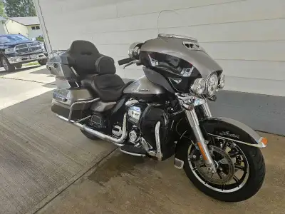 2017 Harley Davidson Ultra. 56,000 km. Priced to sell fast.
