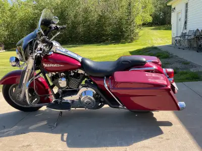 Beautiful 2004 Road King Harley Davidson 39888 km. Super great runner. Lady driven. Set up for not l...