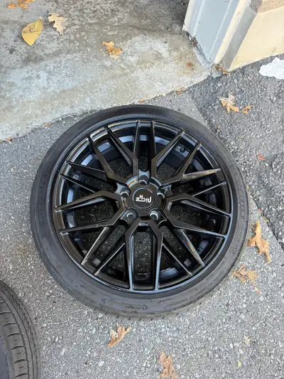 Niche gamma wheels on 4s A/S michelin tires 5x114.3 Bore size 67.8 In good condition, some curb rash...