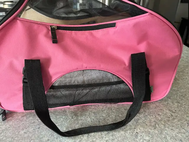 Small pet carrier in Accessories in Regina - Image 3