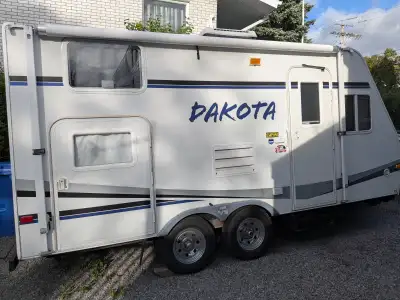Roulotte à vendre à Saint-Anaclet-de-Lessard Roulotte Dakota 2006. Pour les pièces, un camp de chass...