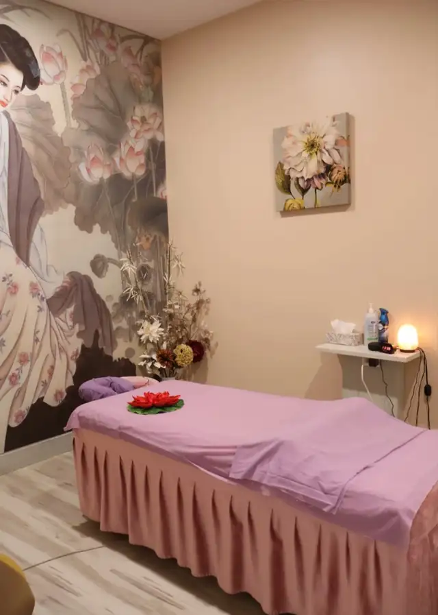 Ting Ting Massage 2 mins from WEM- Edmonton in Massage Services in Strathcona County - Image 10