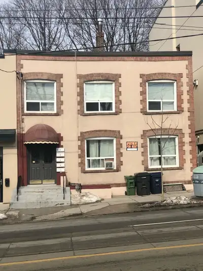 1-Bedroom Apartment on the Beaches (2360 Queen St E)