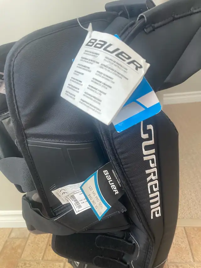 Bauer Supreme M5 Pro Intermediate goalie pads  in Hockey in Strathcona County - Image 4