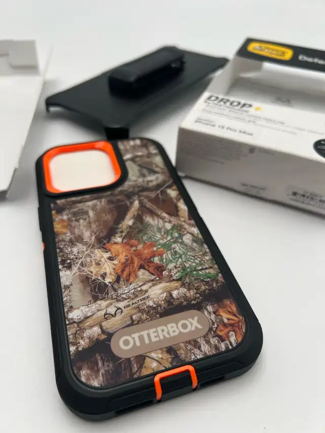 New iPhone 15 Pro Max Defender Series in Cell Phones in London - Image 6