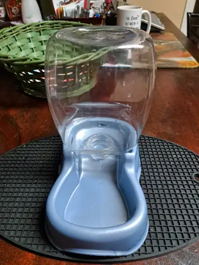 I'm offering a used Petmate Pet Waterer. This waterer is designed to provide a continuous flow of fr...