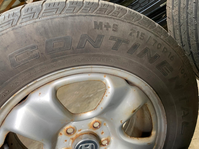 4 Pneus 215/70R 16 sur mags dans Pneus et jantes  à Ville de Montréal - Image 2