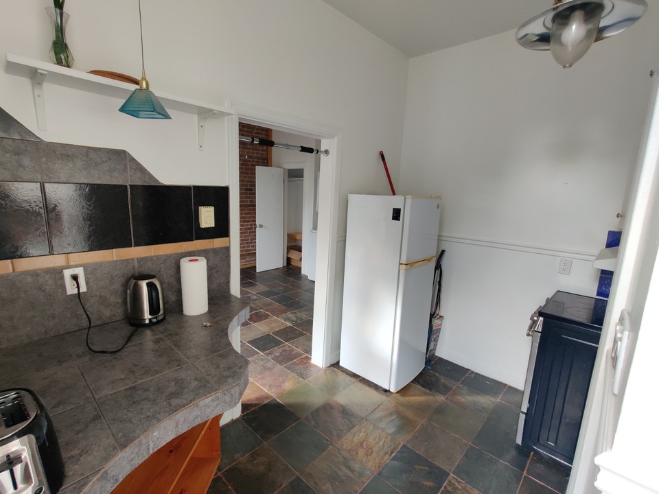 Studio près du Métro Sherbrooke, Carré Saint-Louis 4