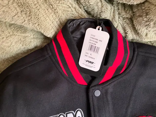 Raptors jacket in Men's in Mississauga / Peel Region - Image 4