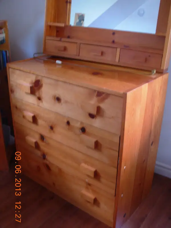 Set de 3 bureaux/etageres/dresser/book shelves en pin solide in Bookcases & Shelving Units in Longueuil / South Shore - Image 6
