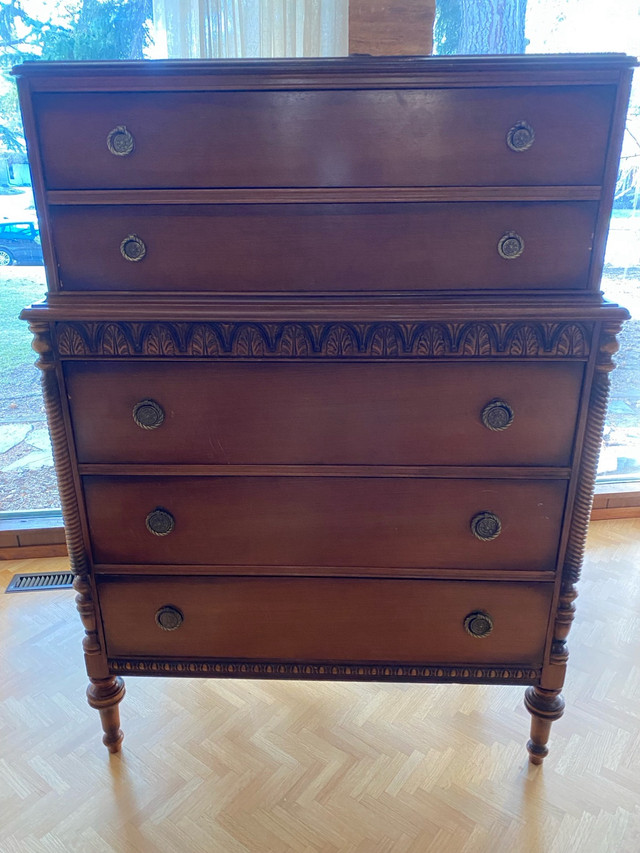 Chest of Drawers in Dressers & Wardrobes in Calgary