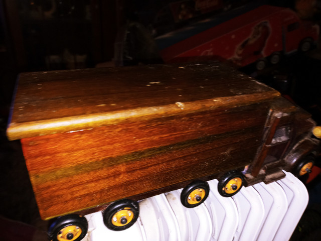 WOODEN TRUCK STORAGE BOX in Other in Sarnia - Image 2