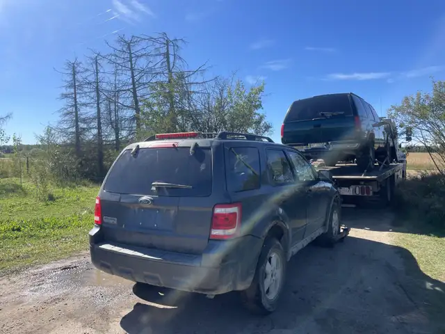 you can keep the battery, all the interior parts in Other Parts & Accessories in St. Albert - Image 10