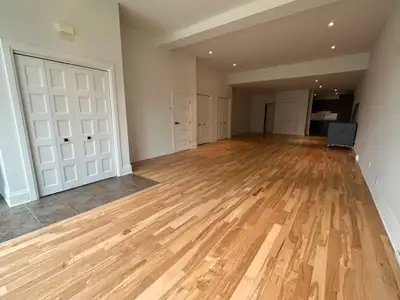 Découvrez ce loft lumineux à Lachine *Prix Adj*