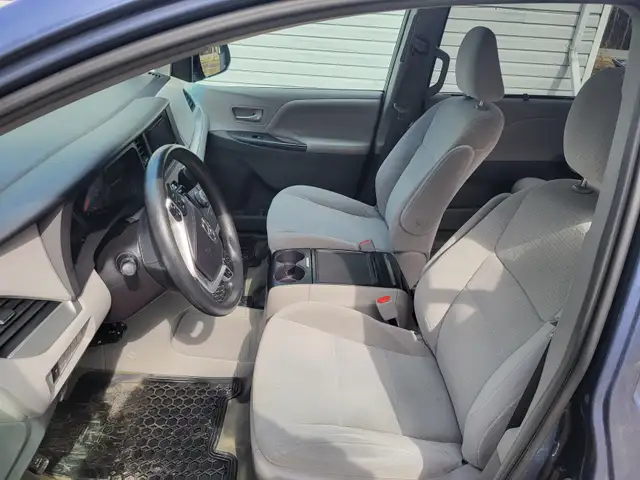 2015 Toyota Sienna LE AWD in Cars & Trucks in Quesnel - Image 6