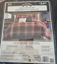 Winter/Christmas type quilt/ bedding EUC