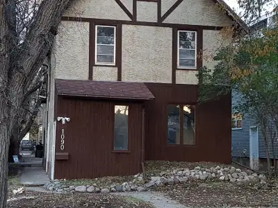 AVAILABLE SEPT.15 4-bed home for rent in the avenues. Rent is $1,900 a month and tenant is responsib...