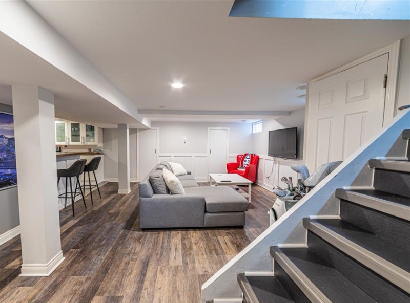 NOW AVAILABLE 2 Bedroom Basement Apartment in South Walkerville Long