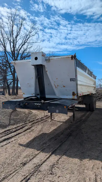 24' Long box with Air Ride. Safety Expired December 1 of 2025. Tarp is good condition Hoist is appro...