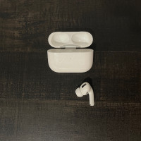 Apple Airpods Pro Case + Right Earbud