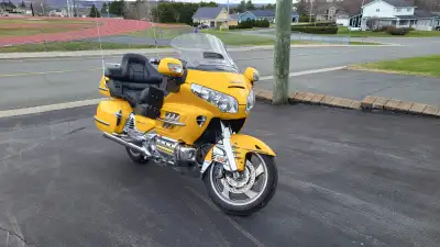 2009 Goldwing with GPS , navigation, air bag, premium audio, toe heel shifter, heated grips , heated...