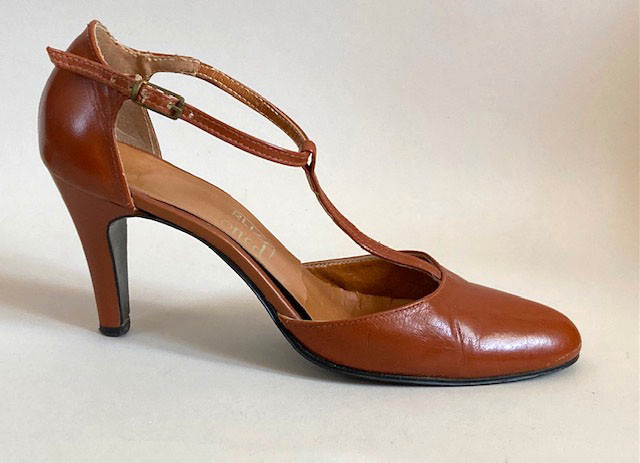 VINTAGE LADIES SHOES ARLISS HAND-FASHIONED TAN LEATHER HEELS 6M in Women's - Shoes in Stratford - Image 3