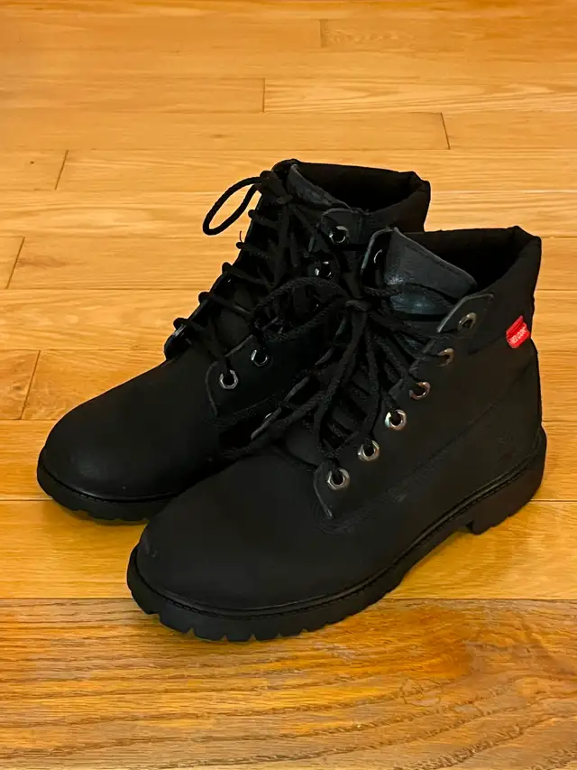 Timberland 6 Inch Premium Boots Black US7 Women/US5.5 Men in Women's - Shoes in Markham / York Region - Image 3