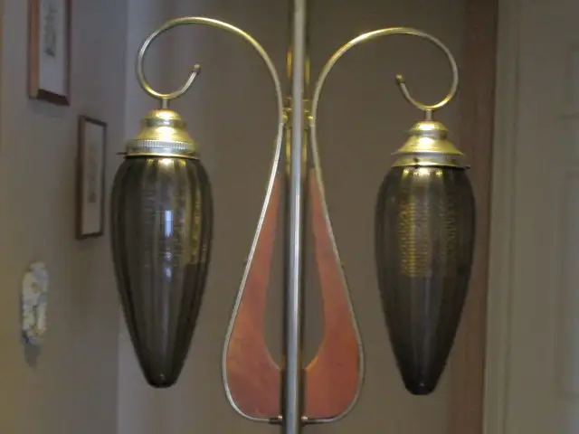 Stunning Mid Century Pole Lamp with Glass Tear Drop Shades in Arts & Collectibles in New Glasgow - Image 4