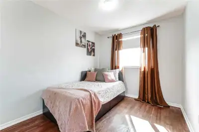 Furnished single room available for monthly rent