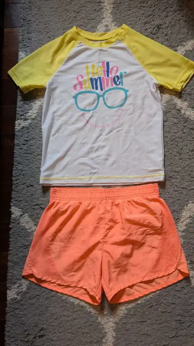 5$ maillot fille large 10/12 ans très bon état Candiac J5R4R5 , View more