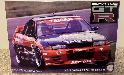 Fujimi 1/12 Nissan Skyline GT-R R32 Gr.A STP Taisan race car model. This kit is brand new, with part...