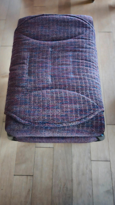Chaise sur billes inclinable avec tabouret dans Chaises, Fauteuils inclinables  à Ville de Québec - Image 3