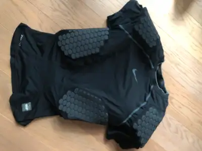 Nike Pro Combat, men’s size medium Excellent condition, no wear In St. Vital area