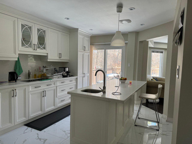 Spacious, Furnished Master Bedroom for Rent in Room Rentals & Roommates in Markham / York Region - Image 4