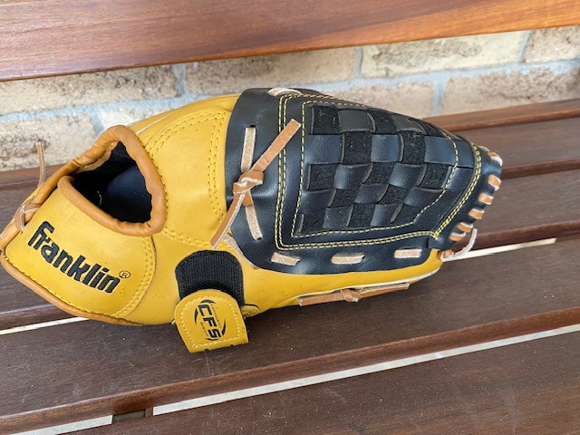 Softball Baseball Glove 12" in Baseball & Softball in Oakville / Halton Region
