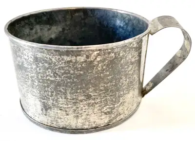 Antiquité. Collection Tasse en fer patiné, View more