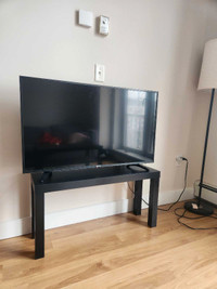 40" Smart TV + stand