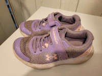 Toddler girls size 12.5K under armour sneakers