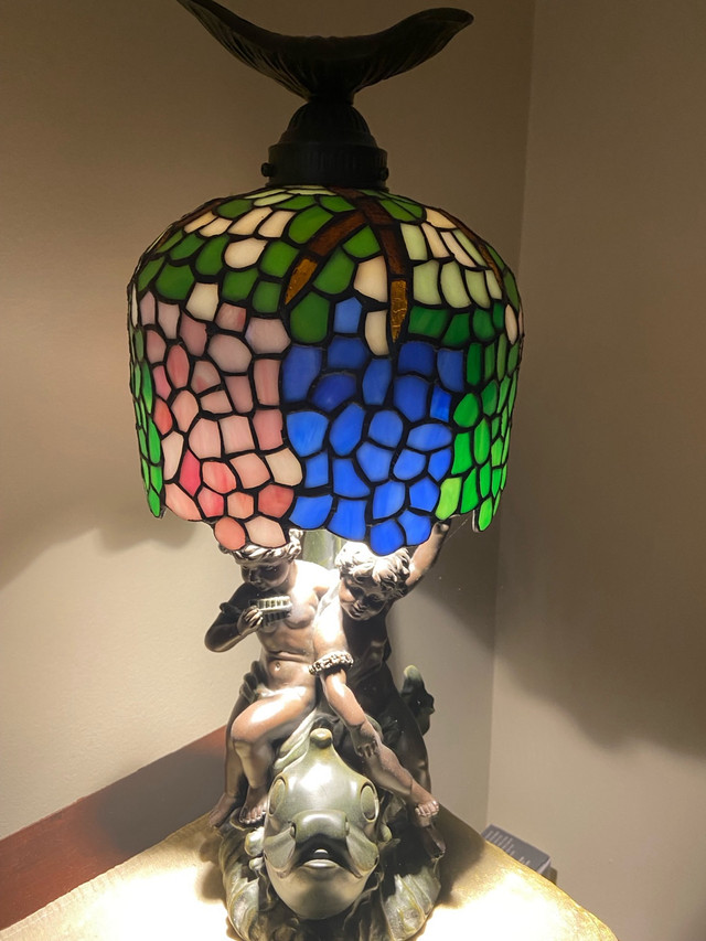 Vintage stained glass lamp in Arts & Collectibles in Mississauga / Peel Region - Image 2