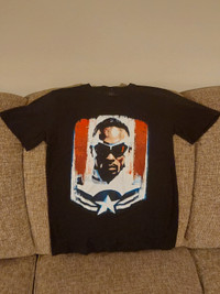 The Falcon Marvel T-shirtExcellent shapeAdult small$8