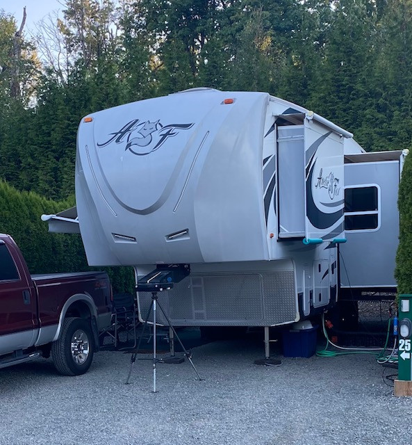 2017 Arctic Fox Fifth Wheel (Silver Addition) 4 Season in Travel Trailers & Campers in Burnaby/New Westminster