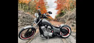 Bike runs great and has a list of new and serviced parts, everything has been gone threw. Custom pai...