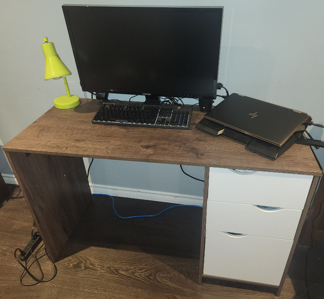 Office Desk in Desks in Kitchener / Waterloo - Image 3